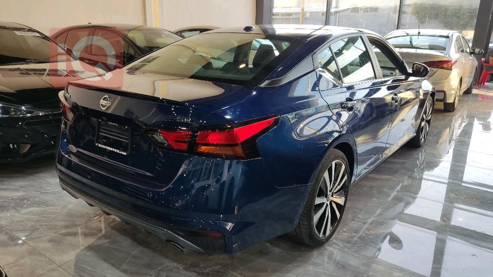 نيسان ألتيما